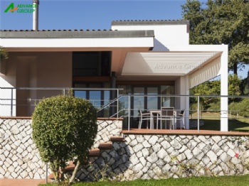 Motorized Aluminum Pergola with Adjustable Louvers